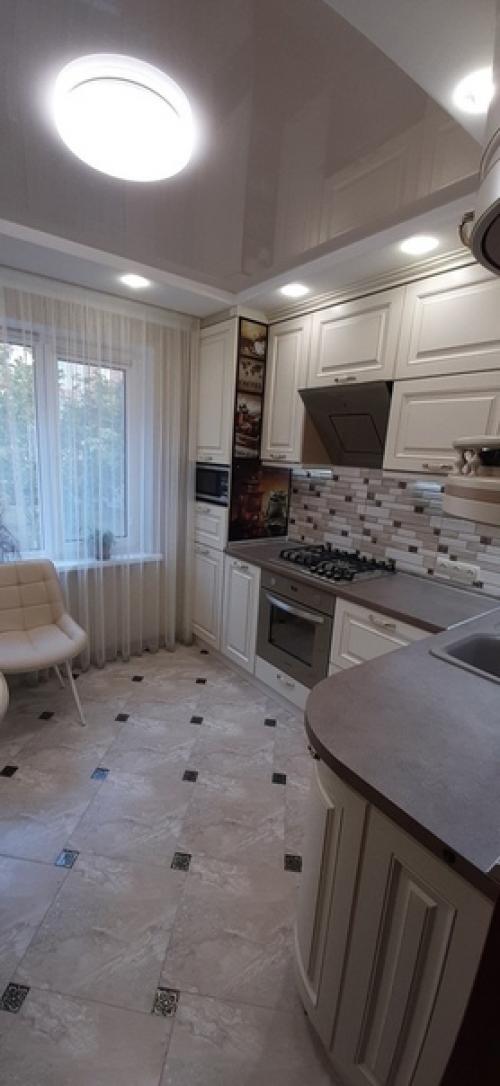 Моя кухня.  Выбрала светлый гарнитур, за 2 года не пожалела. 03