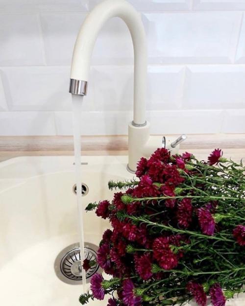 Да, маленькая, но очень стильная, светлая и уютная кухня. 06