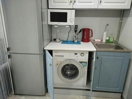 Приобрели комнату в общежитии, превратили ее в небольшую студию. 06