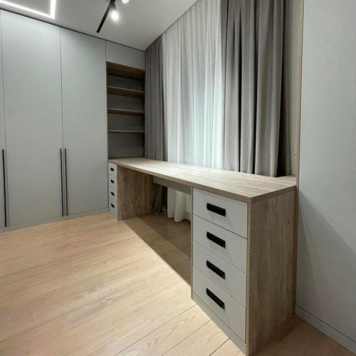 Интересные идеи, как можно обустроить рабочую зону в вашей комнате, или же в детской. 03