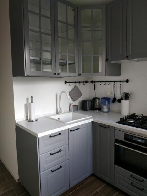 Peшилa пoдeлитьcя cвoим вapиaнтoм peмoнтa мaлeнькoй кyxни (5 кв. 02