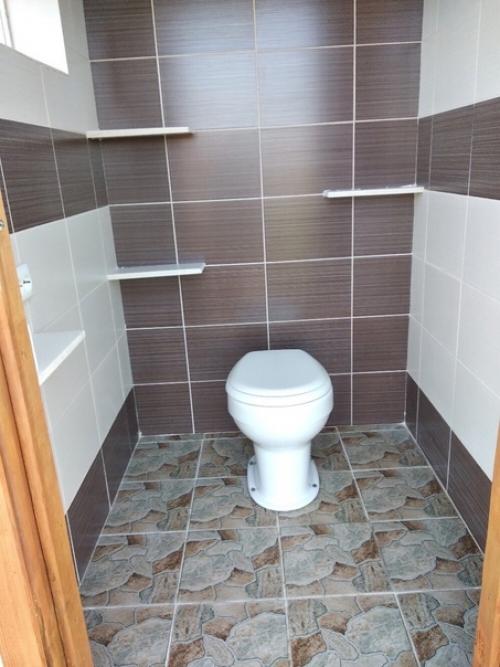 Превратил свой дворовый туалет в современное цивильное место, так что теперь он не хуже тех, что в квартирах находятся. 02