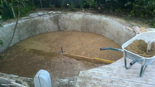 Сам собственноручно выкопал и сделал. 01