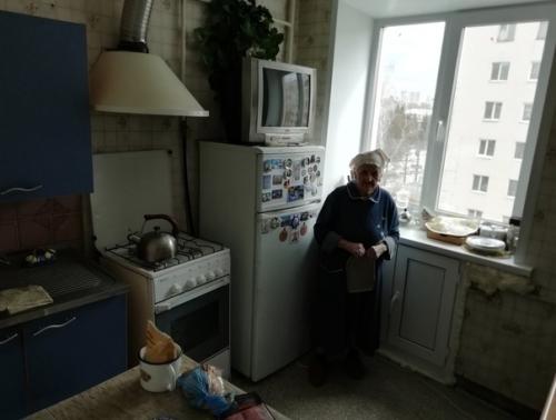 Неравнодушные люди своими руками ремонт для одинокой бабушки сделали!