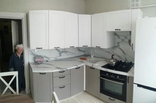 Неравнодушные люди своими руками ремонт для одинокой бабушки сделали! 05