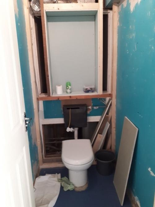 Сделали ремонт в нашем санузле и ванной комнате.