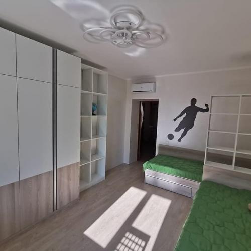 Детская в принципе была и так нормальной, но какой то унылой. 02