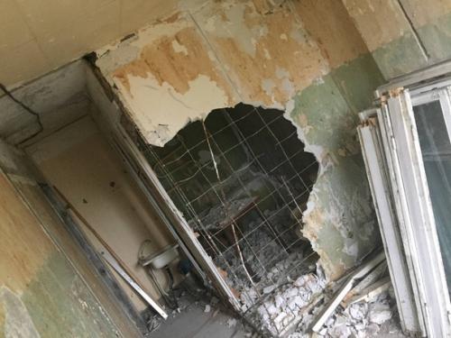 Coвмещённый caнузел 4 кв м. пepвый peмонт с 0, бюджeт был огpaничен.  