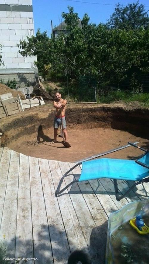 Сам собственноручно выкопал и сделал.