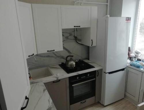 Неравнодушные люди своими руками ремонт для одинокой бабушки сделали! 03