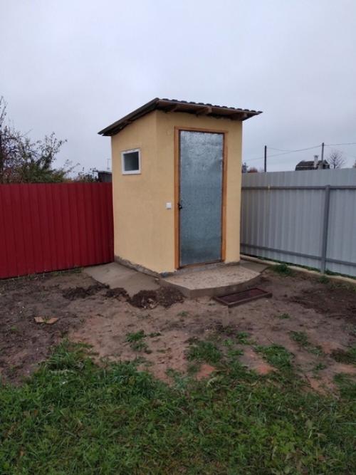 Превратил свой дворовый туалет в современное цивильное место, так что теперь он не хуже тех, что в квартирах находятся.
