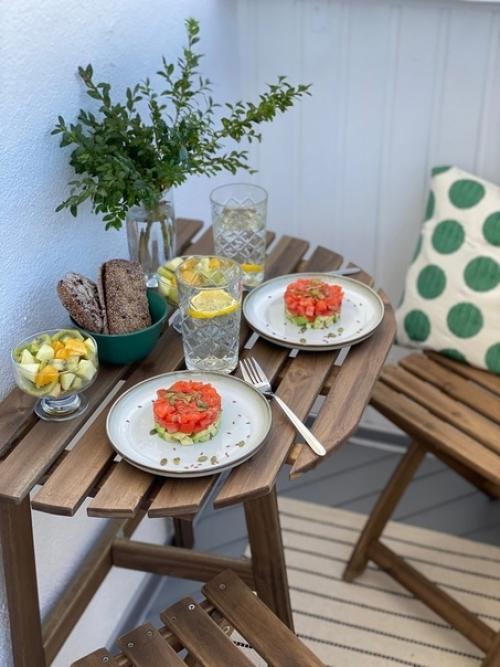 Пока находился в отпуске, решил, что необходимо довести до ума балкон. 08