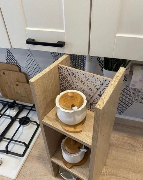 Очень часто на кухне бывает такое, что газовая труба торчит и очень бросается в глаза, мы нашли отличное решение этой проблемы. 01