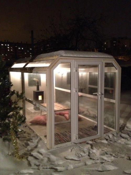 Спальня прямо на улице, но в то же время в тепле.