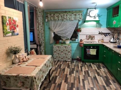 Сделали ремонт на кухне для бабушки в деревне.