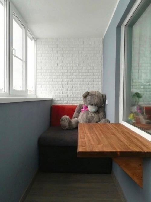 За две недели времени мы самостоятельно отремонтировали балкон. 05