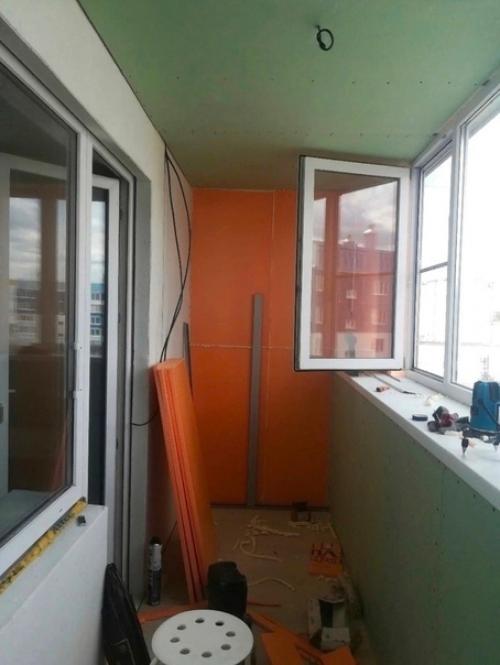За две недели времени, собственными руками был выполнен ремонт лоджии. 02