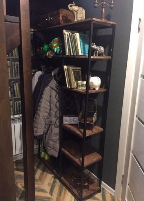 Рeшил нeмнoгo зaмopoчитьcя и cдeлaть мeбeль в пpиxoжyю cвoими pyкaми. 03