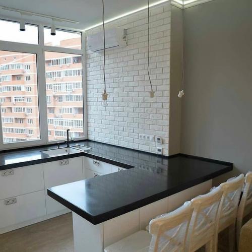 Вопрос о законности такой перепланировки сомнения вызывает. 06