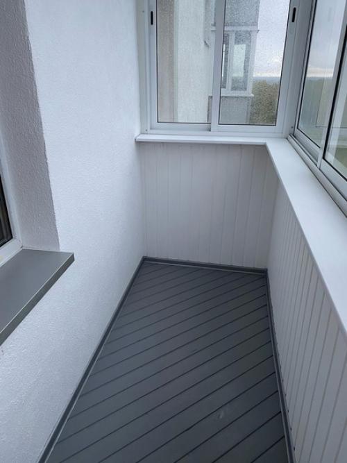 Пока находился в отпуске, решил, что необходимо довести до ума балкон. 05