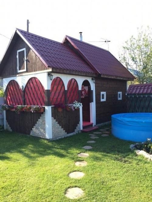 А я хочу показать вам дачный участок моих родителей. 06