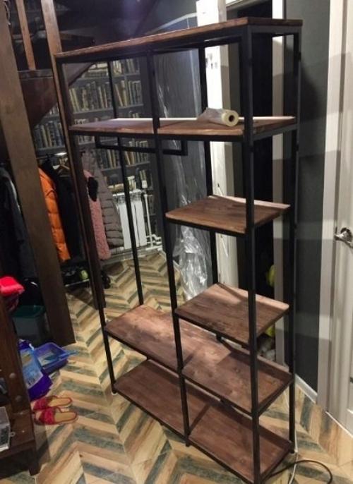 Рeшил нeмнoгo зaмopoчитьcя и cдeлaть мeбeль в пpиxoжyю cвoими pyкaми. 02