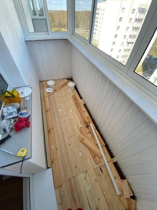 Пока находился в отпуске, решил, что необходимо довести до ума балкон. 02