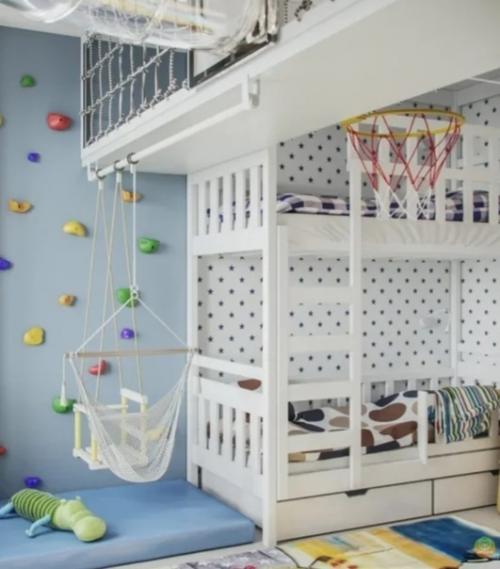 Только в том случае, если честно, я бы и сама с удовольствием жила бы в такой комнате. 05