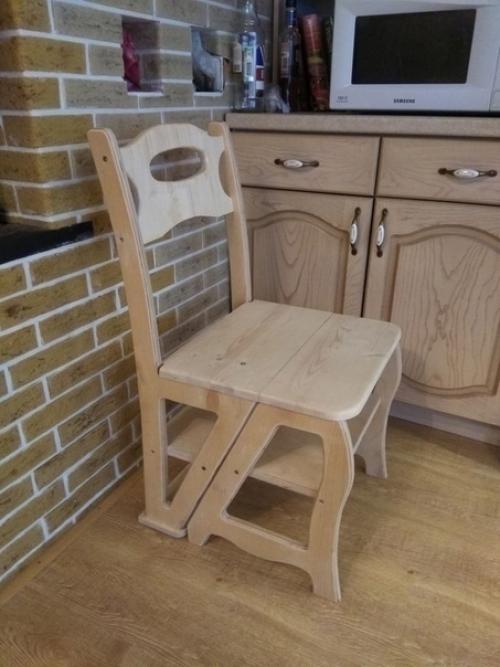 Вроде бы стул, но в то же время стремянка, очень необычно.