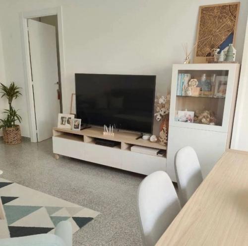 Квартира с очень светлым и красивым интерьером, всё со вкусно и ничего лишнего. 02