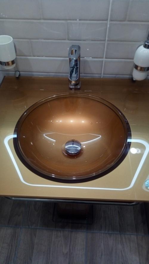 Мы решили сделать совмещенный санузел, а для этого пришлось конкретно постараться, стену сломать не так уж и просто оказалось. 05