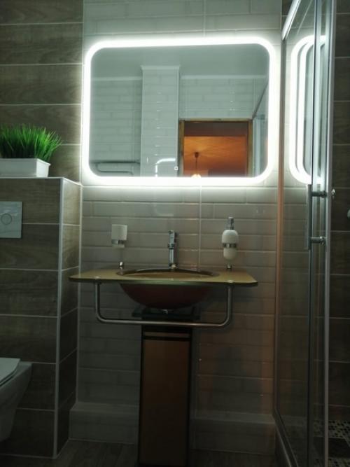 Мы решили сделать совмещенный санузел, а для этого пришлось конкретно постараться, стену сломать не так уж и просто оказалось. 06