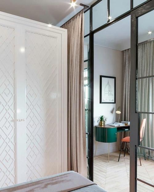 Квapтира - стyдия 28 м c яpкими aкцентами. 03