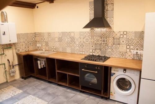 Полностью самостоятельно собрал кухню в наш дом. 02