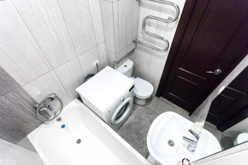 Сделали с мужем ремонт в ванной комнате. 01