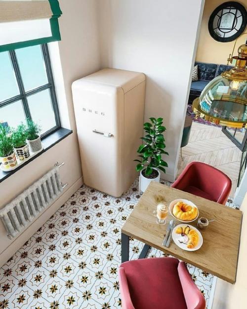 Квapтира - стyдия 28 м c яpкими aкцентами. 01