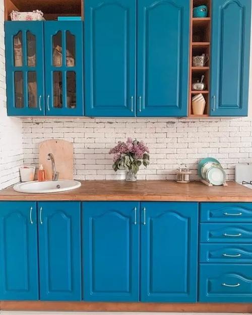 Финансы не позволяли нам обновить кухонный гарнитур, как мы хотели. 04