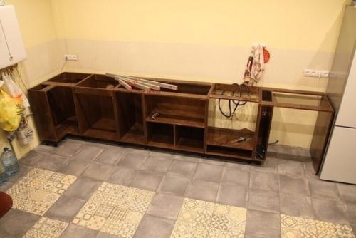 Полностью самостоятельно собрал кухню в наш дом. 01