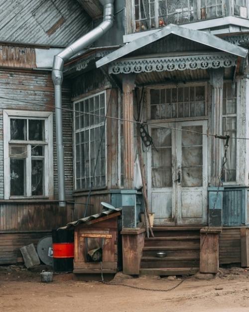 И такие шикарные домики, как произведение искусства, забрасывают. 02