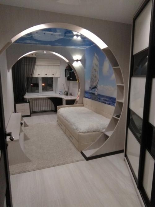 Вот так разграничили комнату сына на несколько зон, получился довольно необычный дизайн. 02