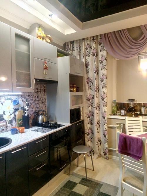 Кухня, делалась под себя, нам уютно) знаю, что будут писать про потолок, но.