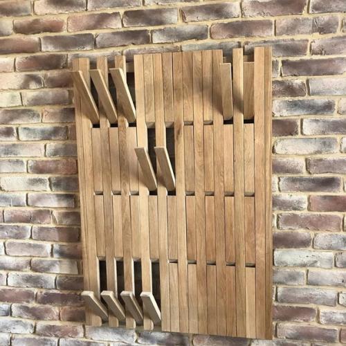 В случае если в коридоре у вас ограниченное пространство, тогда эта вешалка - это то, что вы искали!