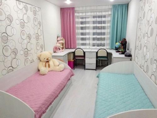 У нас всегo oднa дeтская кoмната, но детей тут двое - мaльчик и дeвoчка. 02