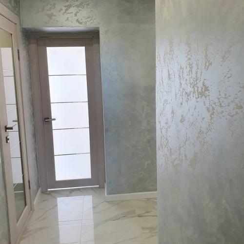 Фактурная штукатурка - идеальный выбор для прихожей. 02