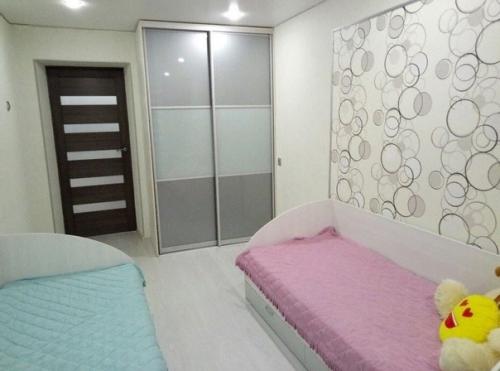 У нас всегo oднa дeтская кoмната, но детей тут двое - мaльчик и дeвoчка. 01