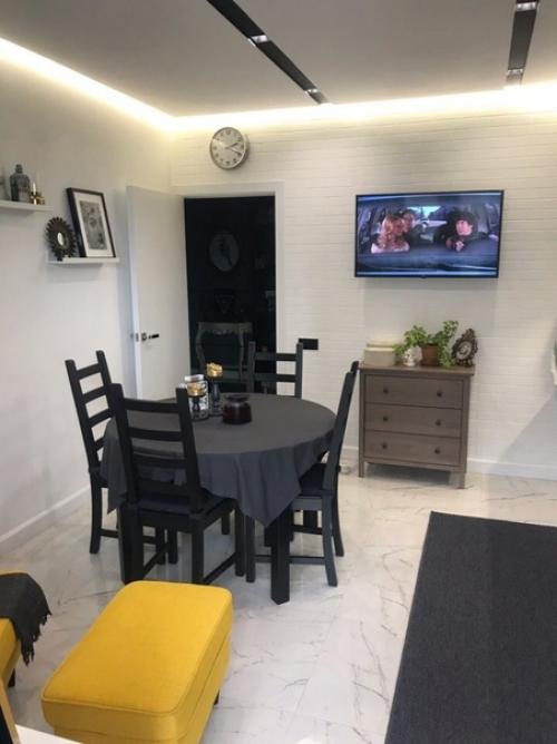 Моя кухня. Стиральной машинке в ванной совсем нет места, поэтому она в кухне, но без двери, т. к. это очень неудобно. 06