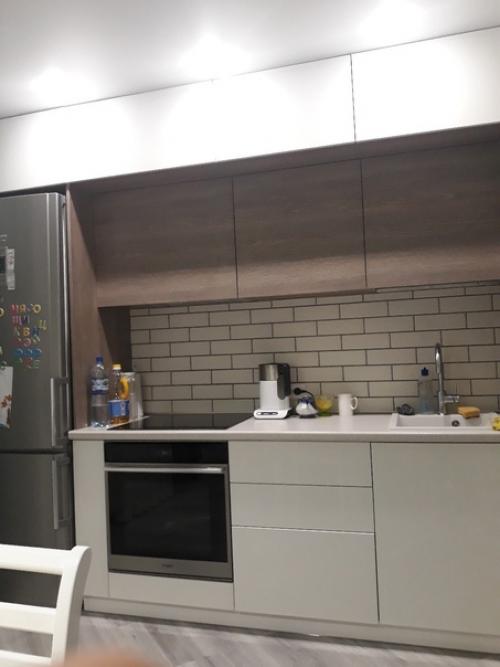 Наша любимая кухня и скромный ремонт делают дом уютным и привлекательным.