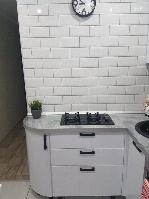 Произведенный ремонт небольшой кухни превзошел все ожидания. 01