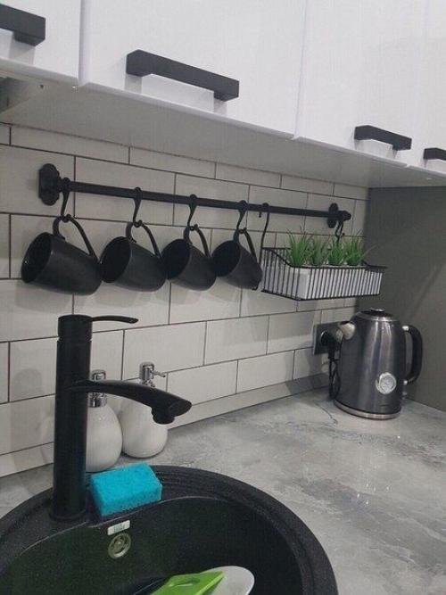 Произведенный ремонт небольшой кухни превзошел все ожидания. 02