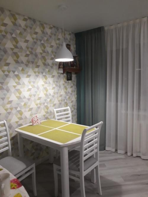 Наша любимая кухня и скромный ремонт делают дом уютным и привлекательным. 02